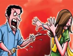 सनकी युवक ने लोक कलाकार महिला के चेहरे पर गर्म तेल फेंका,शादी के लिए कर रहा था परेशान