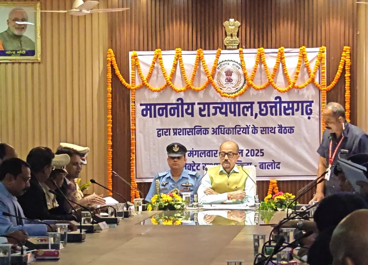 बालोद प्रवास पर रहे राज्यपाल डेका को दी गई गार्ड ऑफ ऑनर की सलामी