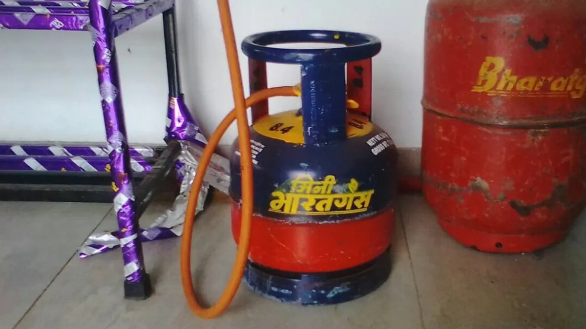  महंगाई का डबल अटैक! 5 किलो LPG सिलेंडर ₹261 महंगा, आम आदमी परेशान