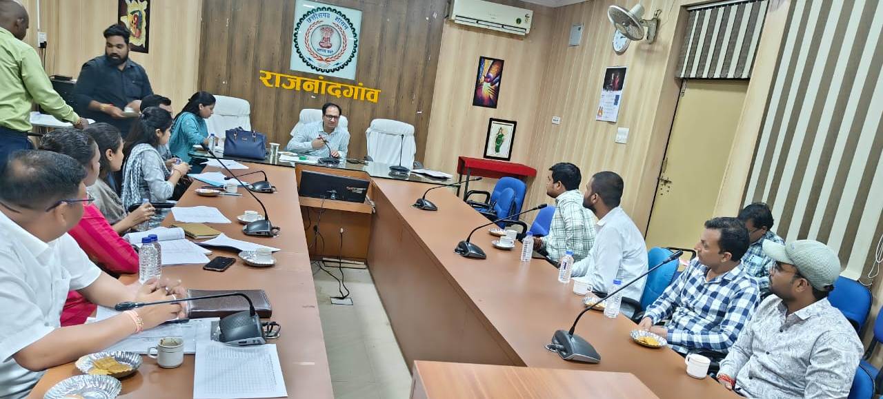 कलेक्टर ने ली जल जीवन मिशन अंतर्गत कान्ट्रेक्टर्स की बैठक: 1 वर्ष से कार्य बंद रखने वाले ठेकेदारों को 15 दिवस की समय अवधि के भीतर कार्य प्रारम्भ करने के निर्देश