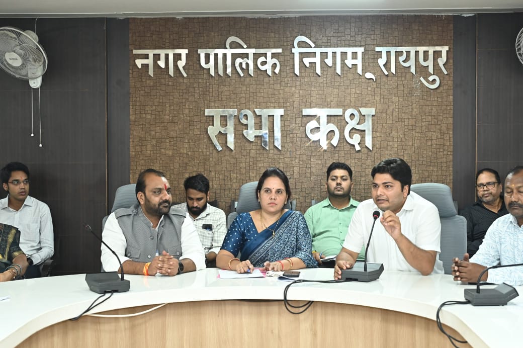 किसी भी घर में जलभराव ना हो, इस हेतु सभी जोन कमिश्नर यथासम्भव प्रयास करें  :  महापौर मीनल चौबे 