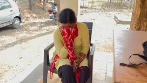  प्रेम प्रसंग के चलते महिला ने अपने ही पति को ज़हर देकर उतारा मौत के घाट 