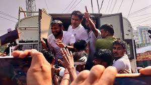  पटना में हंगामा : NSUI के राष्ट्रीय प्रभारी सहित कई कांग्रेस कार्यकर्ताओं को पुलिस ने लिया हिरासत में 