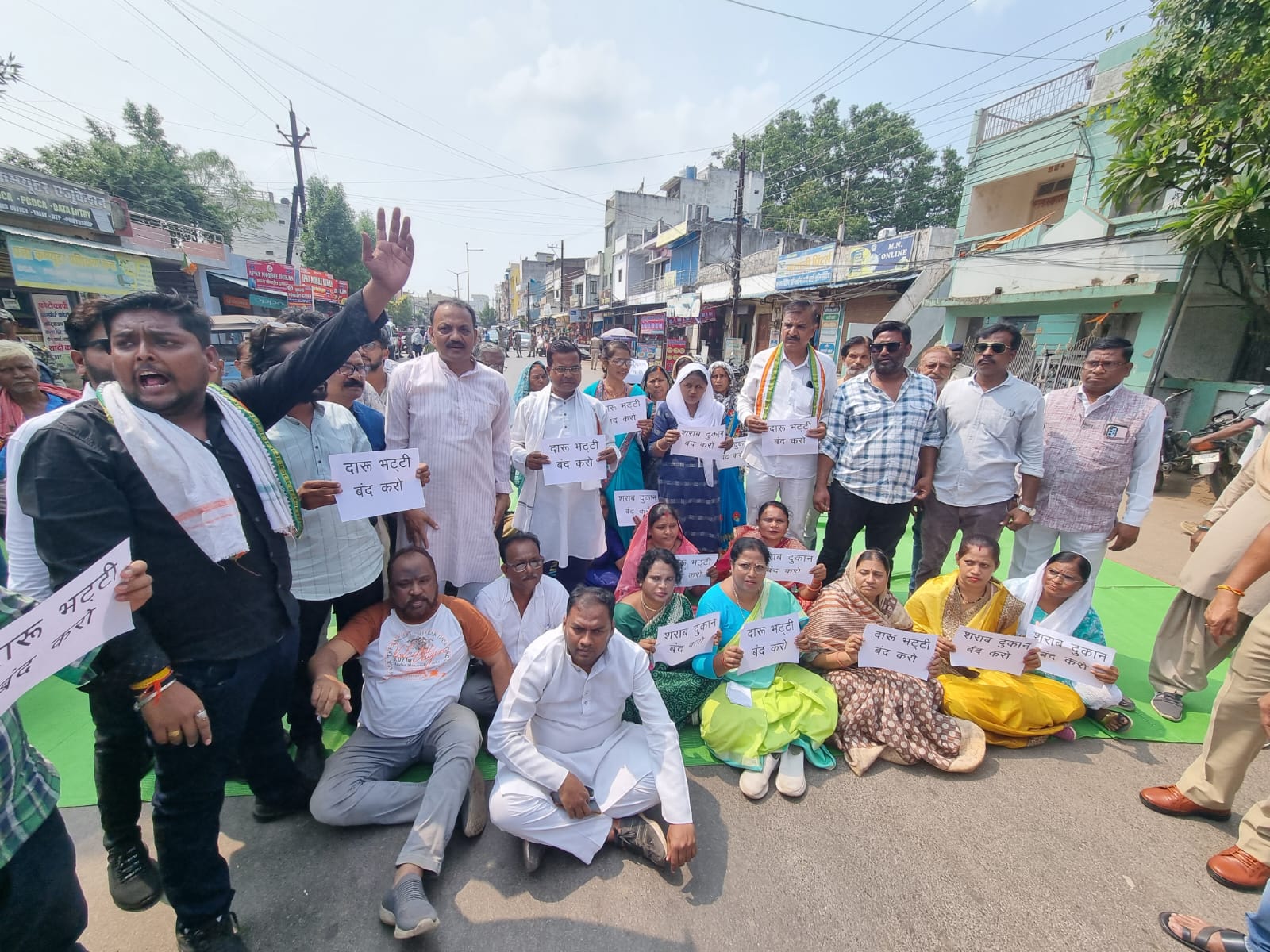 शराब दुकान तत्काल नहीं हटी तो उग्र आंदोलन होगा : हेमा देशमुख