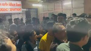  मेकाहारा में मीडियाकर्मियों से अभद्रता, पत्रकारों ने आरोपियों के खिलाफ कार्रवाई की मांग की