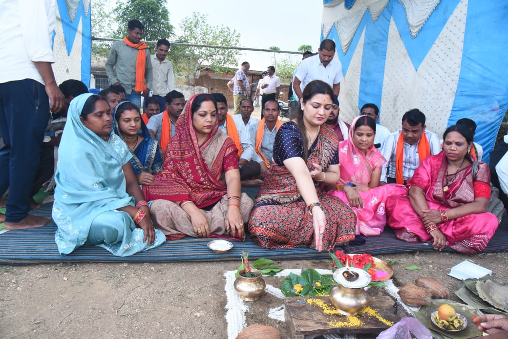 पंडरिया विधायक भावना बोहरा ने ग्राम सेमरहा में 25 लाख रुपए के अधोसंरचना निर्माण एवं विकास कार्यों का किया भूमिपूजन 
