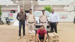  पैराडाइज होटल में पुलिस ने अवैध अंग्रेजी शराब के भंडारण का किया भंडाफोड़, होटल संचालक गिरफ्तार