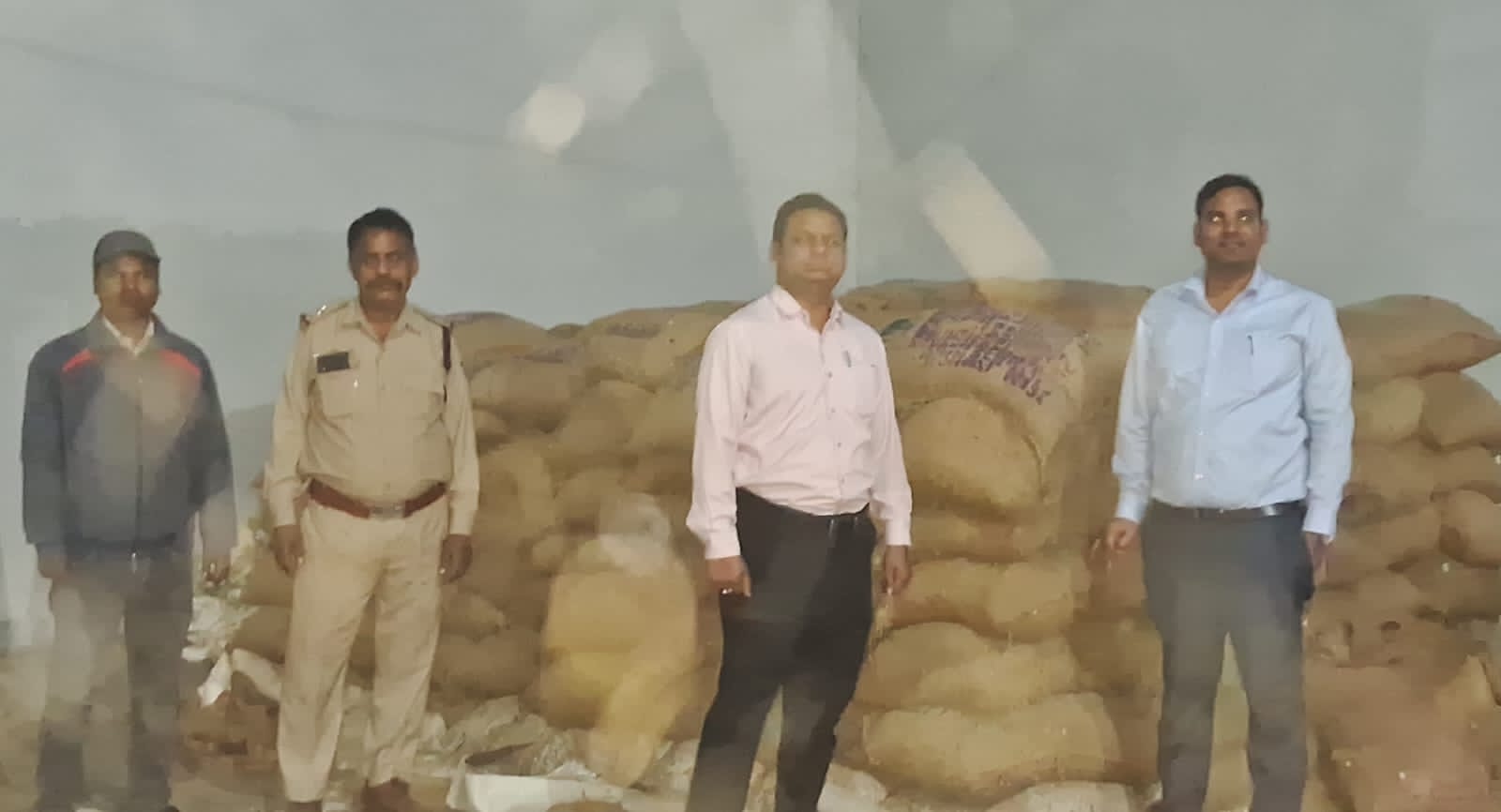 धान के अवैध भंडारण पर कार्रवाई: 3 दिनों में 7 प्रकरणों से 7,290 क्विंटल धान जब्त 
