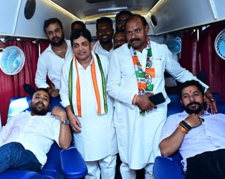 पहलगाम हमले के शहीदों की याद में युवा कांग्रेस ने किया रक्तदान शिविर का आयोजन