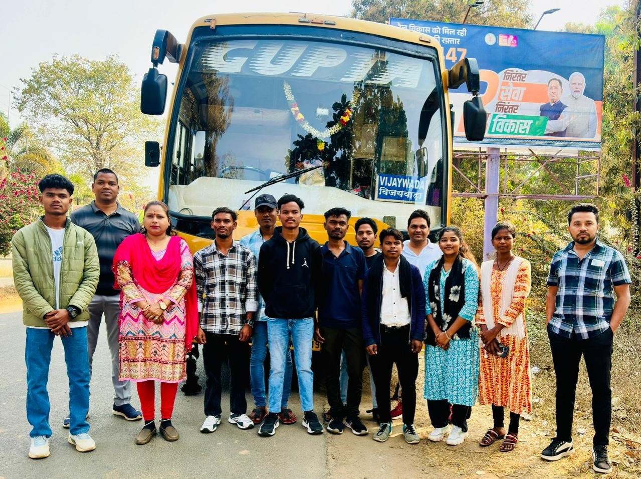 नक्सल प्रभावित सुकमा से आत्मनिर्भरता की ओर,आकांक्षा प्रोजेक्ट के तहत 35 युवा रोजगार हेतु चेन्नई रवाना