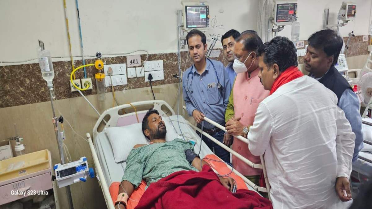 घायल जवानों से मिले सीएम साय, जवानों ने बताया..500 की संख्या में थे नक्सली
