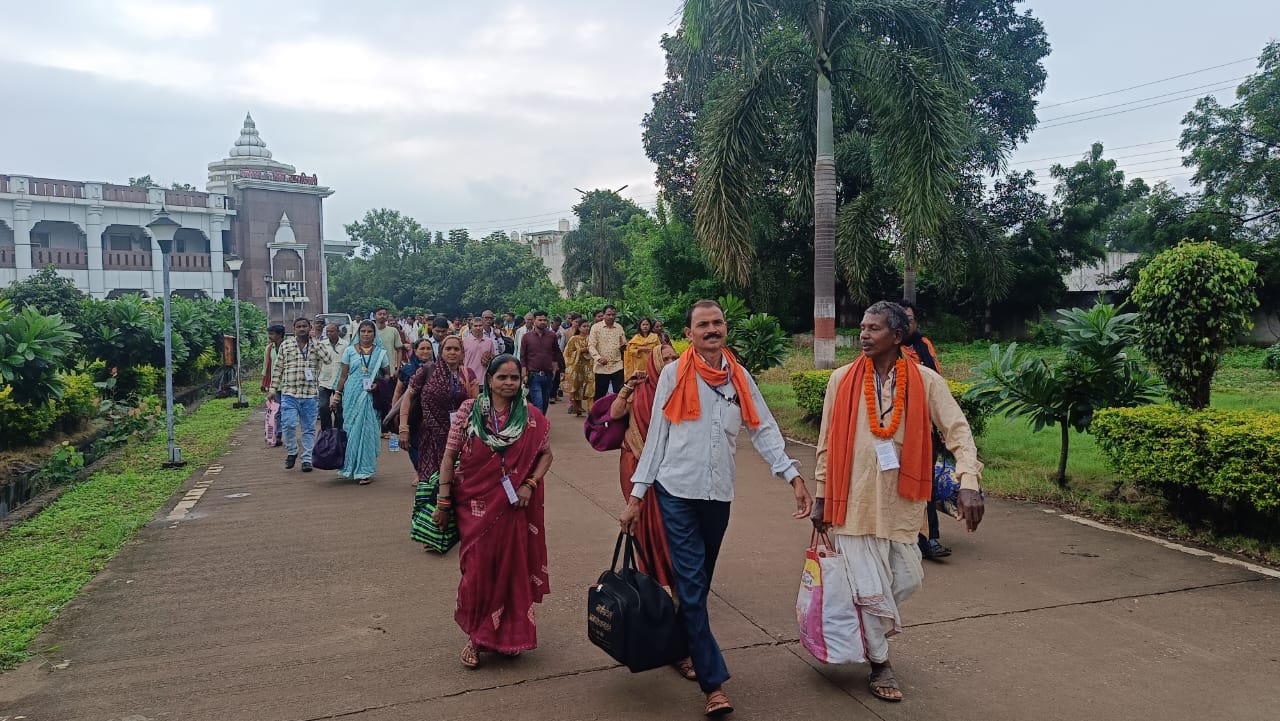 श्री रामलला दर्शन योजना के तहत जिले से 62 श्रद्धालु अयोध्या धाम के लिए रवाना