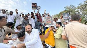 राजधानी रायपुर में SIR को लेकर कांग्रेस का प्रदर्शन,निर्वाचन आयोग का घेराव करने निकले, पुलिस ने बीच रास्ते रोका