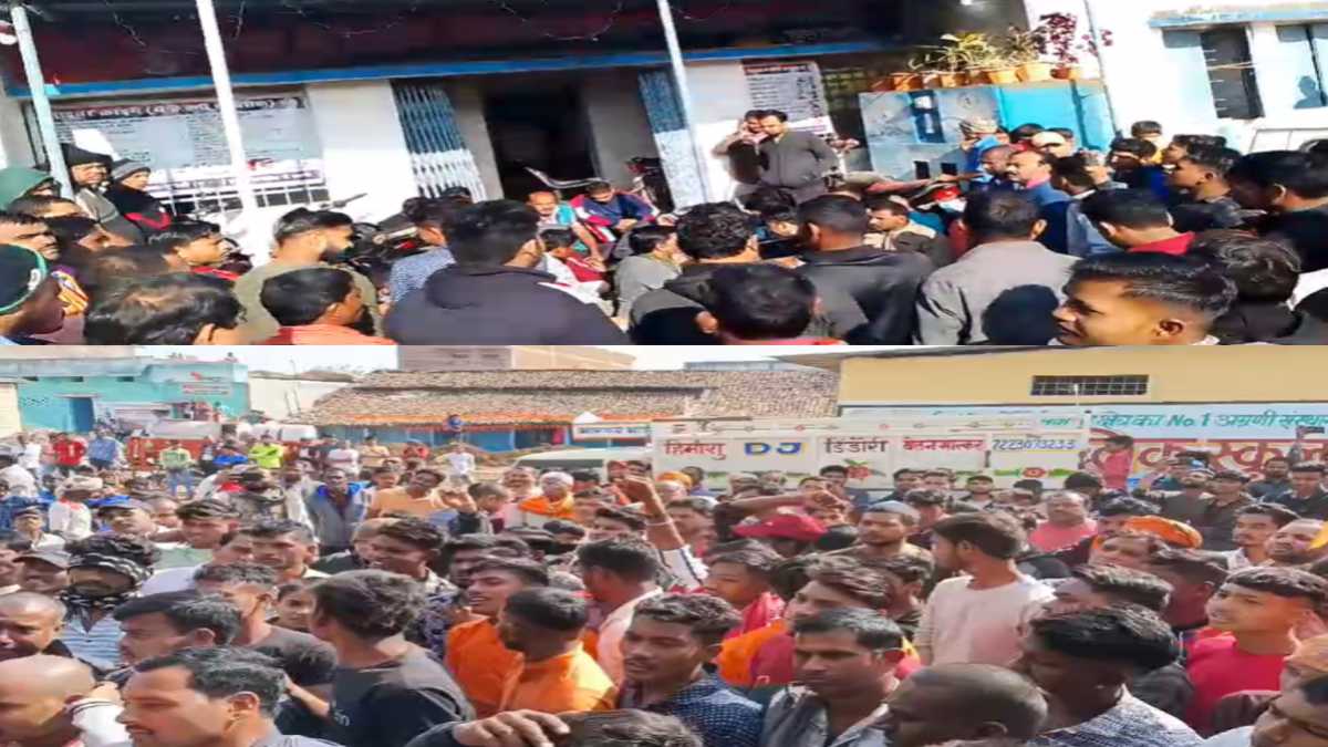 झंडा विवाद :नाराज पक्ष ने थाने का किया घेराव, आरोपियों पर कड़ी से कड़ी कार्रवाई की मांग