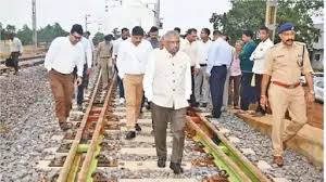 रेल महाप्रबंधक ने लिया जायजा,अभनपुर-राजिम के बीच पटरी तैयार, जल्दी ही दौड़ेगी ट्रेन