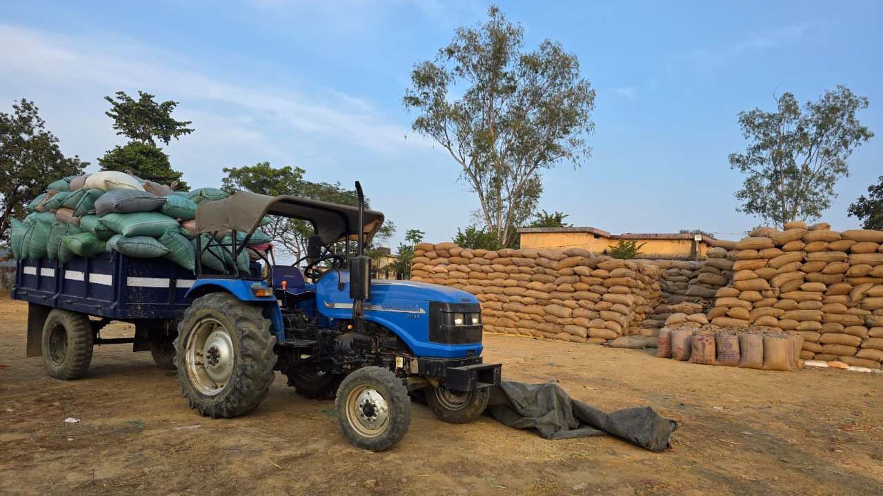 अवैध धान विक्रय कर शासन को लगभग तीन लाख की आर्थिक क्षति पहुँचाने का प्रयास - कोचिया समिति से गिरफ्तार