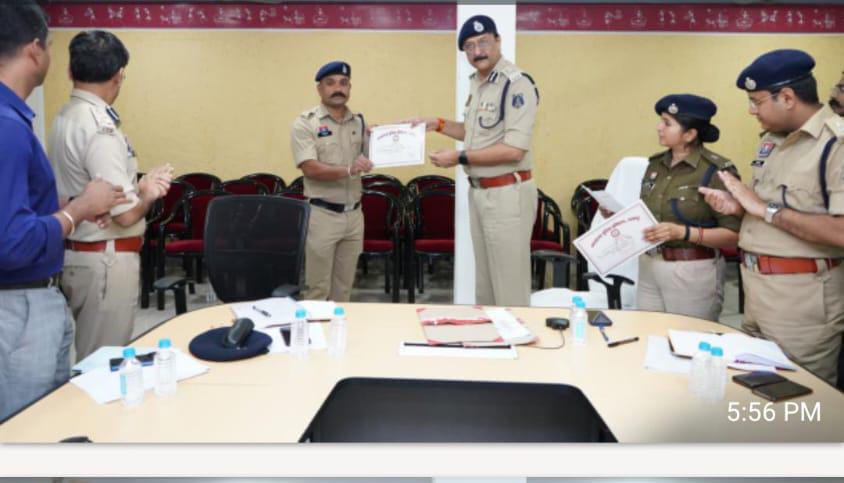 उत्कृष्ट कार्य करने वाले 26 पुलिस अधिकारी/कर्मचारी सम्मानित