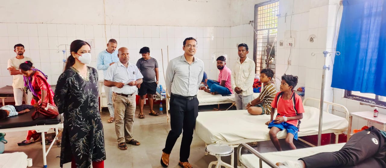 कलेक्टर देवेश कुमार पहुंचे सामुदायिक स्वास्थ्य केंद्र कोंटा,मरीजों और उनके परिजनों से चर्चा कर लिया स्वास्थ्य सुविधाओं का फीडबैक