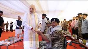 गृह मंत्री अमित शाह ने एंटी नक्‍सल ऑपरेशन में अपना जौहर दिखाने वाले जवानों को किया सम्‍मानित 