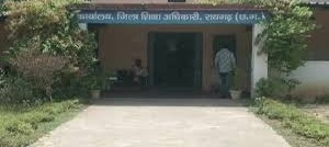 शिक्षा व्यवस्था को शर्मसार करने वाली घटना,स्कूल में बच्चों से भरवाया जा रहा पानी