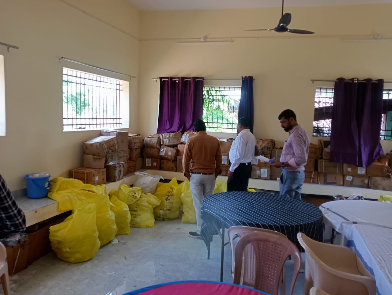 पीएचसी उरमाल में दवाइयों के खुले में रखने संबंधी मामले पर कलेक्टर ने ली संज्ञान 