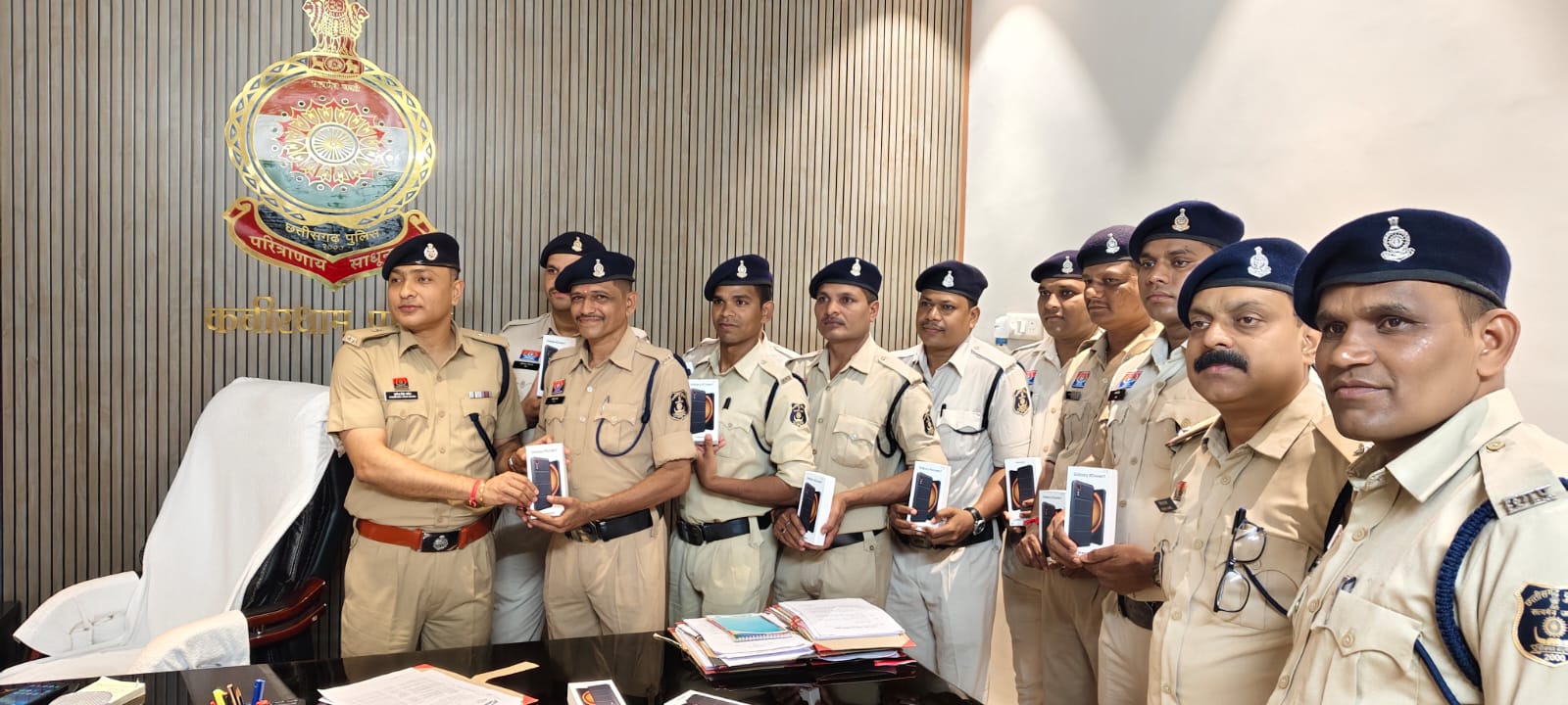 कबीरधाम जिले में डायल 112 का नेक्स्ट फेस लागू — सभी 16 ERV (डायल 112) टीमों को मिला मोबाइल उपकरण और विशेष प्रशिक्षण