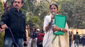 I-PAC ऑफिस में ED की छापेमारी से मचा बवाल,तिलमिलाईं सीएम ममता ले गईं दस्तावेज