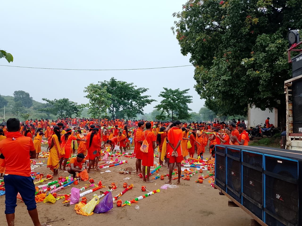 कर्णेश्वर धाम में उमड़ा कांवरियो का जनसैलाब