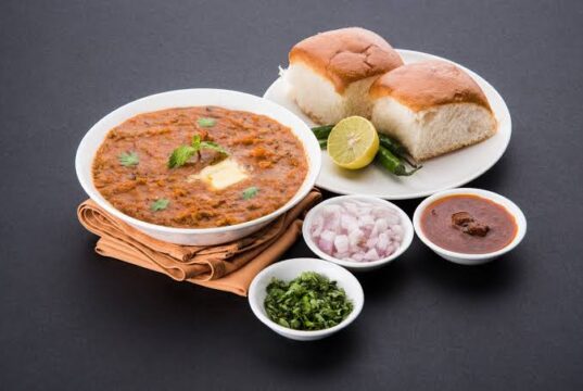 मानसून में ये 5 चीजें भूलकर भी न खाएं! आयुर्वेद ने बताया क्या खाएं, क्या नहीं ताकि बीमारियों से रहें दूर