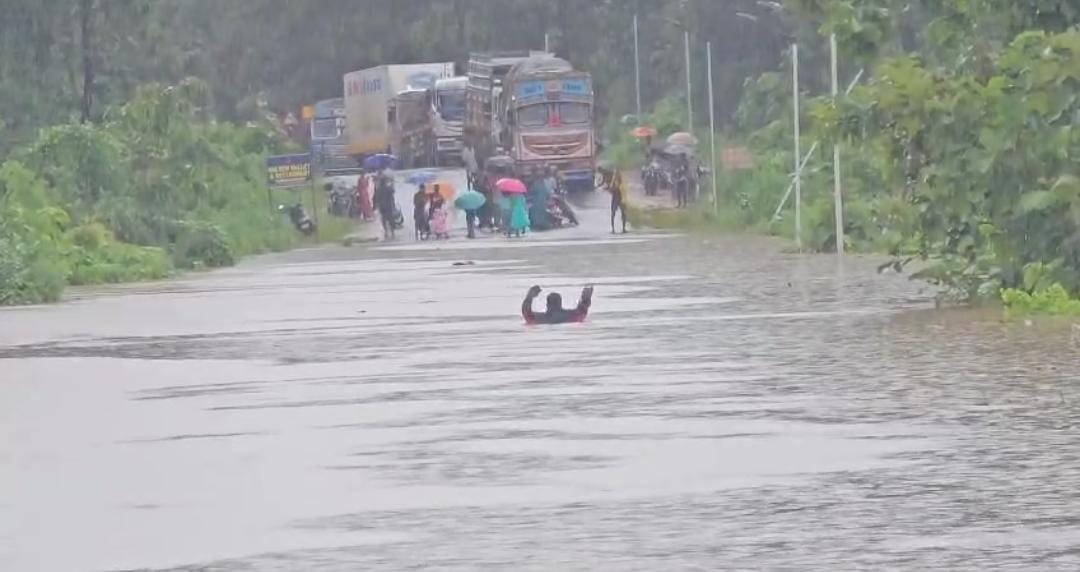 अनवरत बारिश के चलते नदी-नाले उफान पर,कलेक्टर ने की आम नागरिकों से सावधानी बरतने की अपील