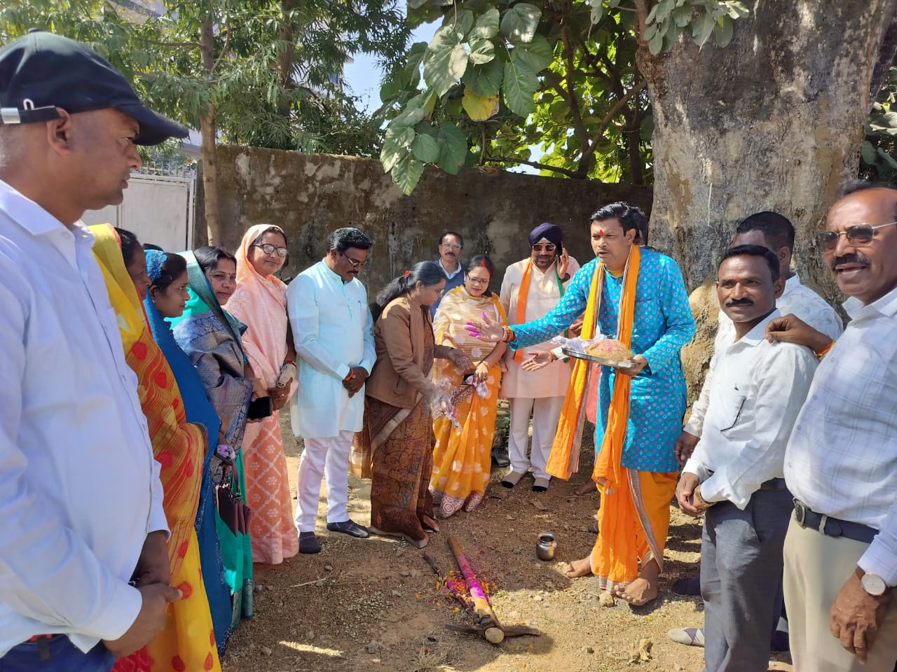 ट्यूबलर पोल के लिए विधायक ने किया भूमि पूजन