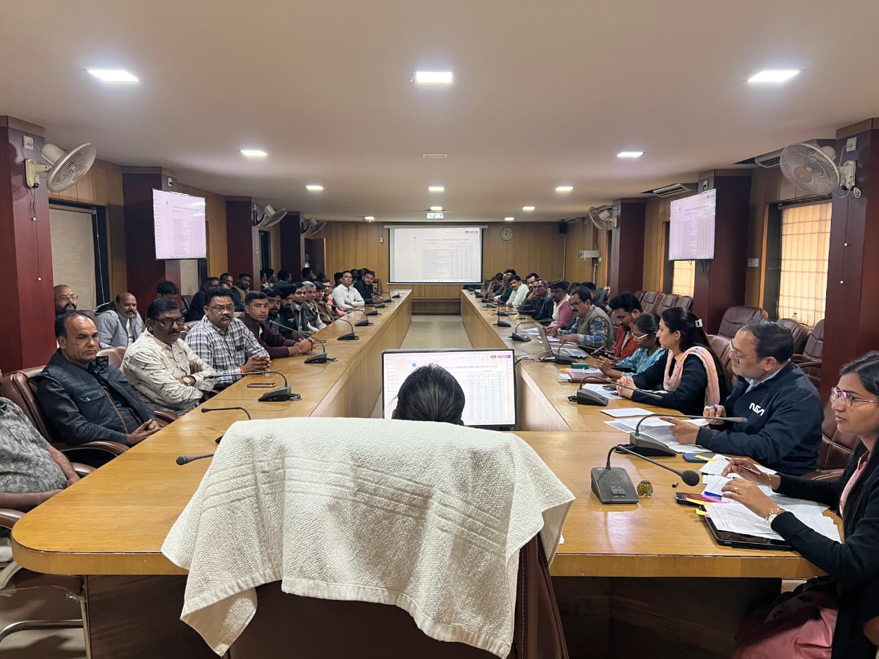 कलेक्टर ने ली राइस मिलर्स की बैठक, कस्टम मिलिंग व धान उठाव में तेजी के सख्त निर्देश