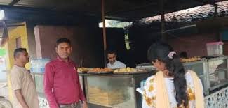 खाद्य एवं औषधि प्रशासन की टीम ने दुकानों में दी दबिश,अवमानक जलेबी व लड्डू क़ा किया नष्टीकरण