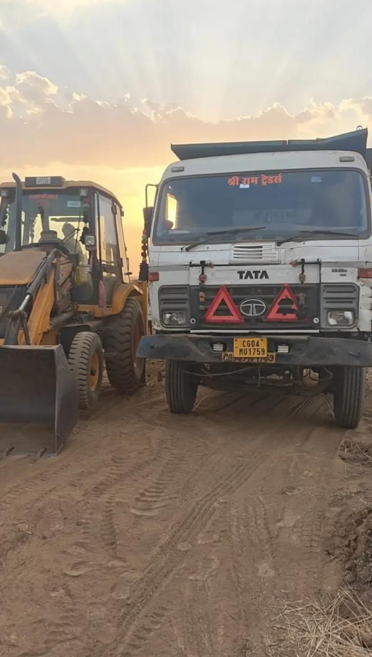 अवैध रेत परिवहन करते हाईवे जब्त