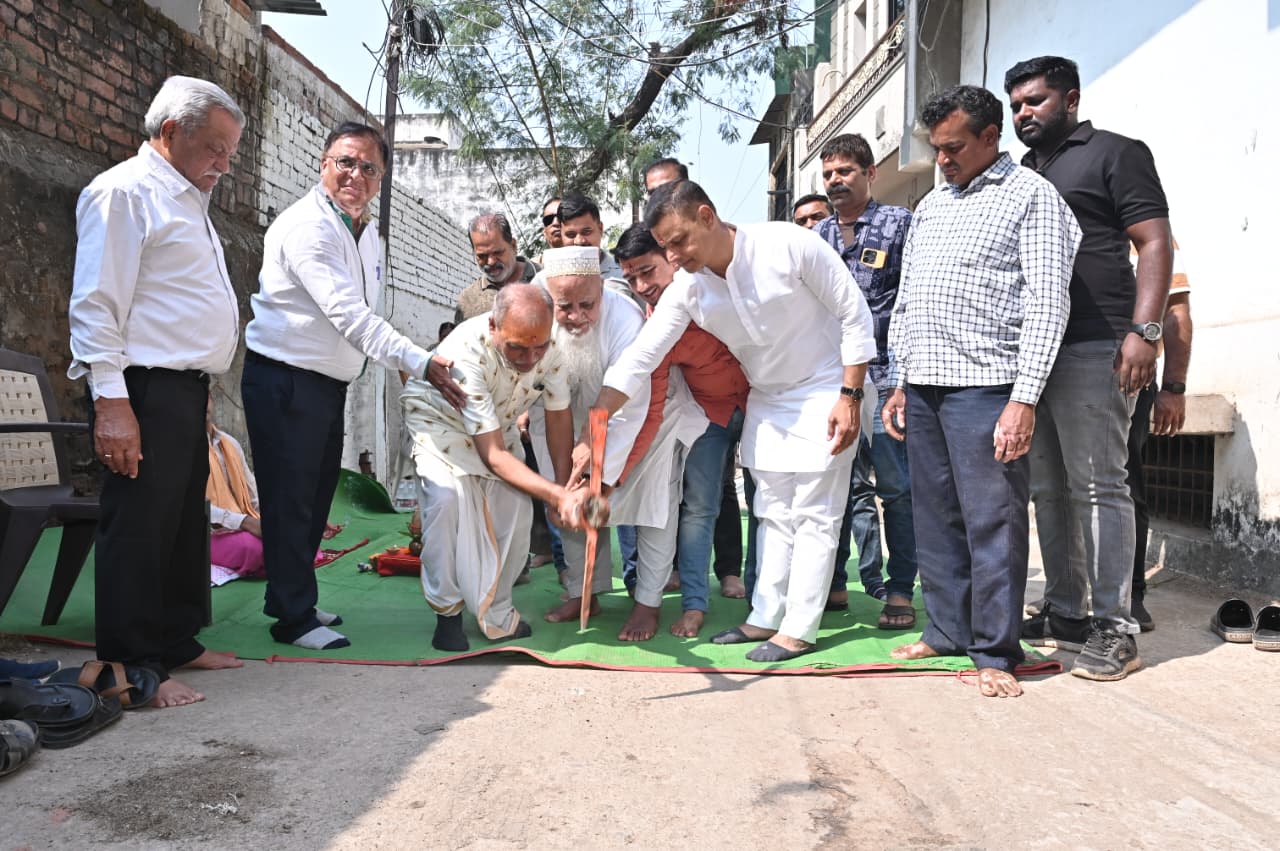 भाटापारा में विकास की नई सौगात: नगर पालिका अध्यक्ष अश्वनी शर्मा के नेतृत्व में विभिन्न वार्डों में करोड़ों के निर्माण कार्यों का भूमि पूजन सम्पन्न