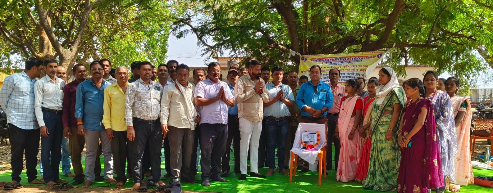 आंदोलन के बीच दिवंगत सचिवों को दी गई श्रद्धांजलि