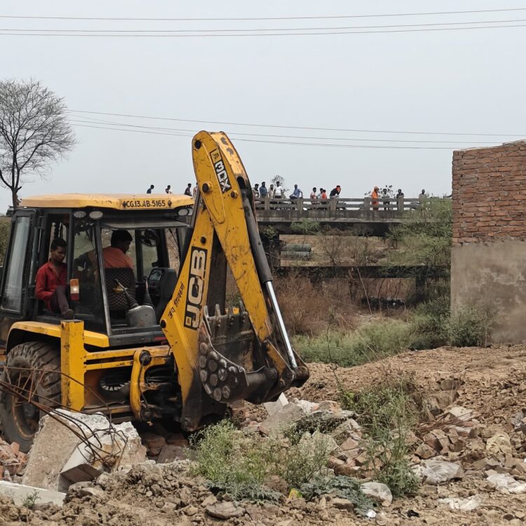 रायगढ़ में बड़ी कार्रवाई: 27,705 वर्गफीट शासकीय भूमि अतिक्रमण मुक्त