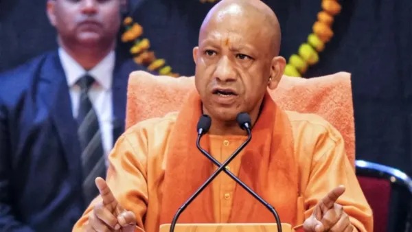 “सड़क पर नमाज बर्दाश्त नहीं… मान जाइए वरना सरकार के पास और भी रास्ते” — CM योगी का सख्त संदेश