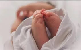 मर गई मानवता, शर्मसार हुई मां की ममता, नवजात को बोरे में बंद कर फेंक दिया कचरे के ढेर में