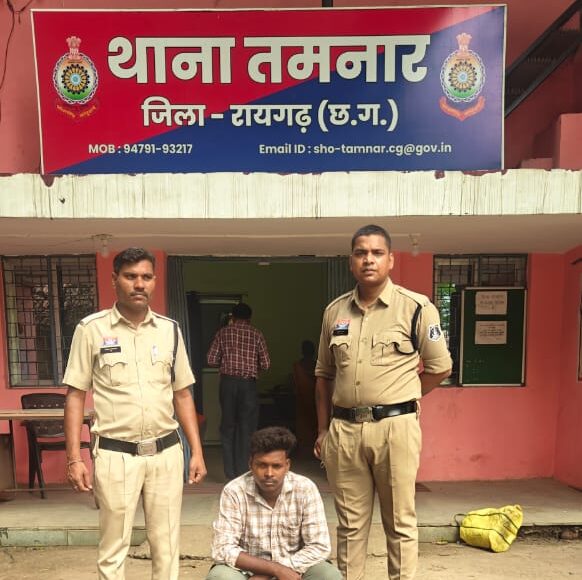  तमनार पुलिस का बड़ा एक्शन: घर में महुआ शराब बेच रहा युवक रंगे हाथ गिरफ्तार, 15 लीटर शराब जब्त
