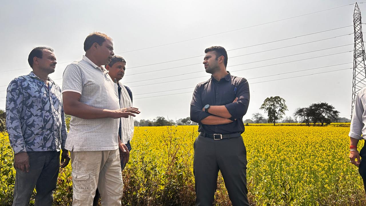 खरसिया दौरे पर कलेक्टर सख्त, योजनाओं की जमीनी हकीकत परखी

