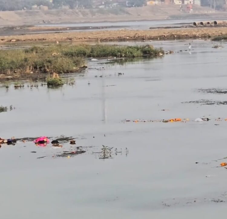 “आस्था के संगम पर गंदगी का साया: राजिम त्रिवेणी संगम की बदहाली पर सवाल”
