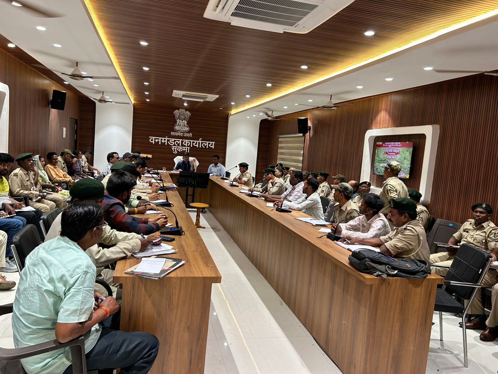 तेंदूपत्ता संग्रहण व्यवस्था को लेकर सुकमा में अहम बैठक, अधिकारियों को सख्त निर्देश