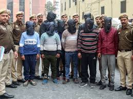  बांग्लादेशी प्रवासियों को नकली पहचान पत्र देने वाले एक बड़ी रैकेट का पर्दाफाश