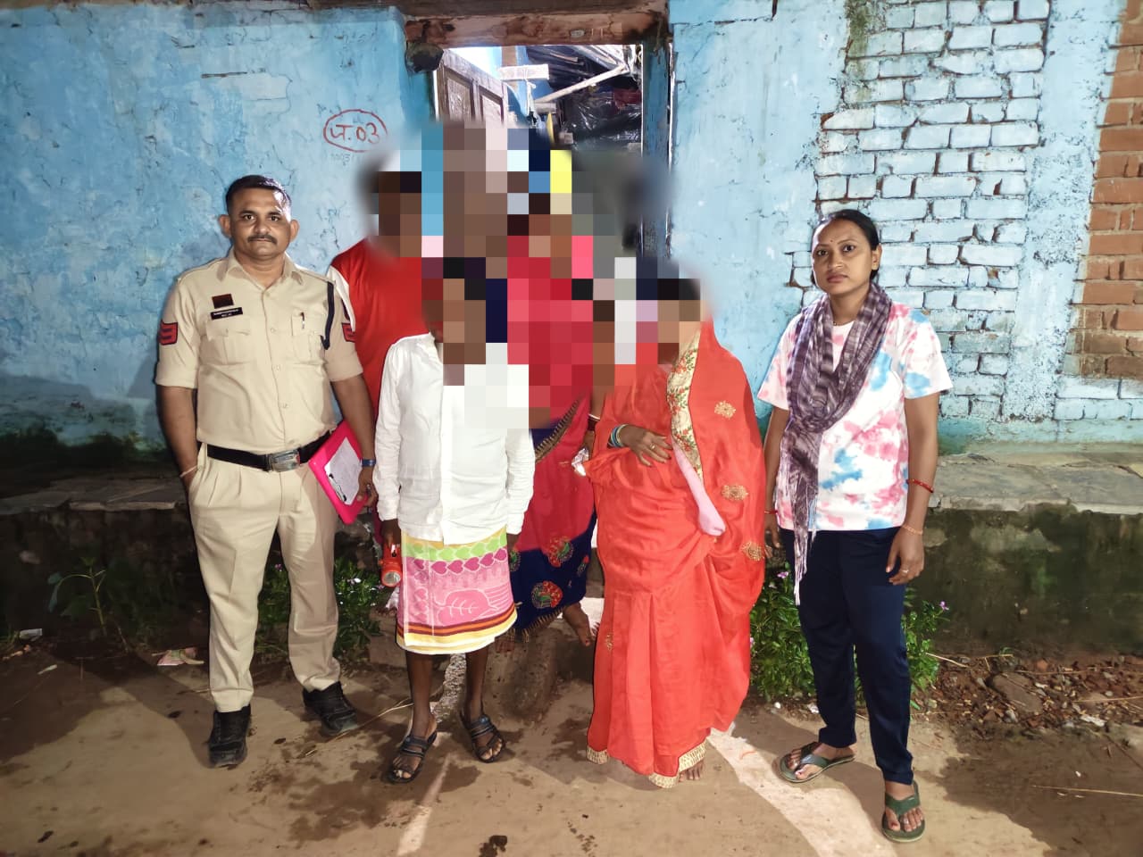 ​थाना पलारी पुलिस का खाकी का मानवीय चेहरा: देर रात भटक रही मानसिक रूप से अस्वस्थ महिला का किया सुरक्षित रेस्क्यू!
