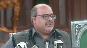 ब्रिटेन में इमरान खान के सलाहकार पर हमला,समर्थकों ने असीम मुनीर पर लगाया आरोप