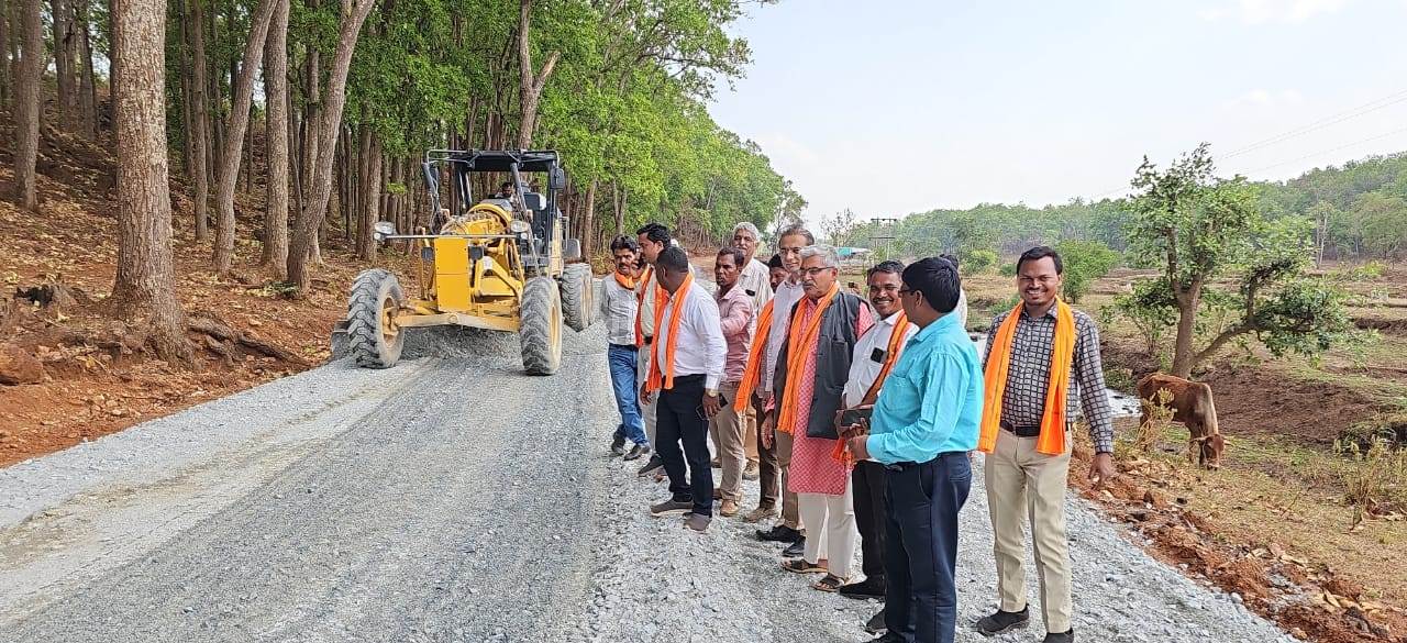 वनांचलवासियों को मिली सौगात : उपमुख्यमंत्री विजय शर्मा के प्रयासों से चिल्फी से रेंगाखार जंगल तक हो रहा सड़क का निर्माण