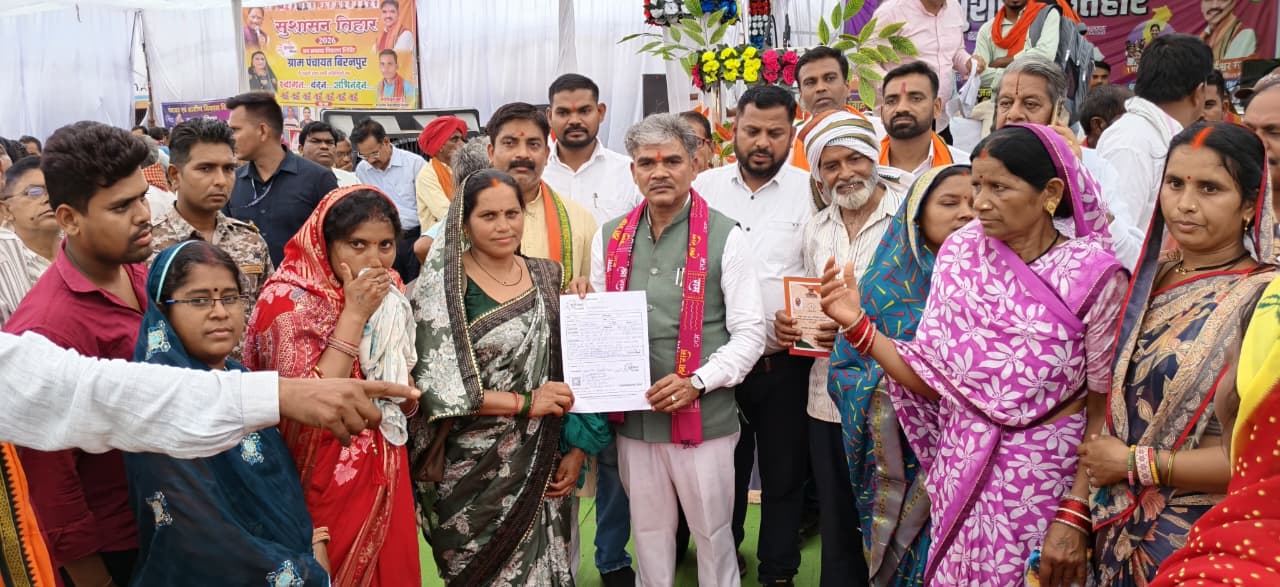 जनसमस्या निवारण शिविर में विधायक ईश्वर साहू ने अधिकारियों को दिए सख्त निर्देश