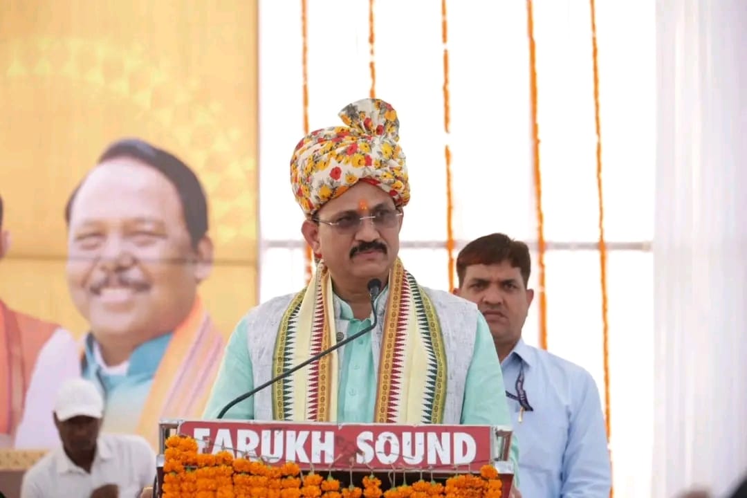 जनजाति गौरव दिवस धूमधाम से हुआ संपन्न: मांदर की थाप पर झूमे स्वास्थ्य मंत्री और कई जनप्रतिनिधि