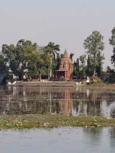 प्राचीन संस्कृति और पर्यटन का संगम: पलारी का सिद्धेश्वर शिव मंदिर,बालसमुंद जलाशय में पर्यटक उठा रहे बोटिंग का आनंद,समूह की महिलाओं ने संभाला बोटिंग का संचालन 